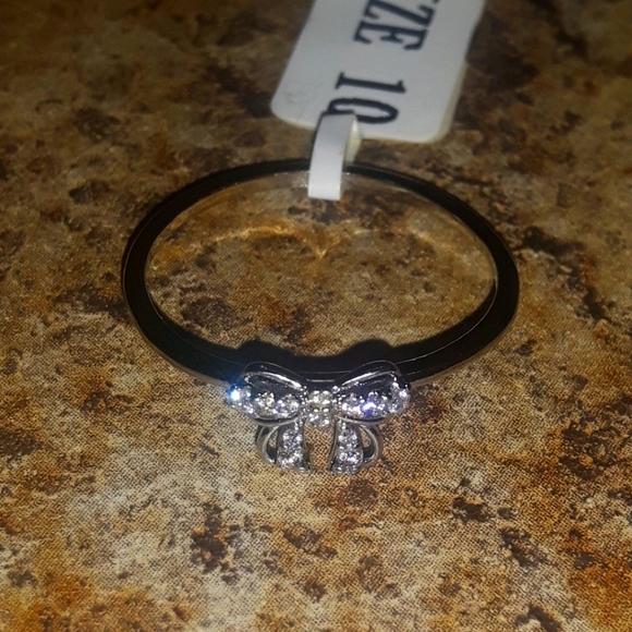 Jewelry - 💋 3 for 12 - Size 10 - Bow Ring NWT